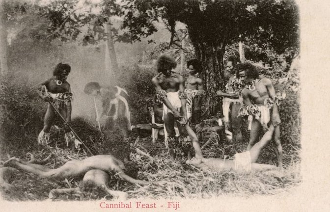 Kannibalen-Fest: Gestellte Szene aus dem Jahr 1903, die ein Ethnologe für seine Vorlesung an der New Yorker Universität nutzte - und die nachvollziehbarerweise für öffentliche Entrüstung sorgte.<span class='image-autor'>Imago/Gemini Collection</span>