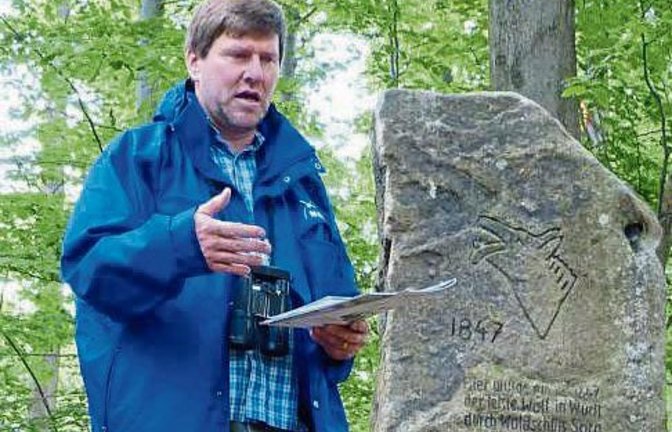 Markus Rösler vor dem Wolfsstein. Fotos: dg