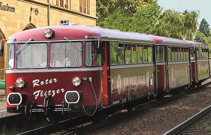 Roter Flitzer fährt nach Maulbronn. Foto: p