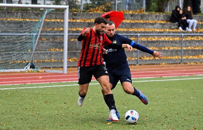 Elvir Gashi (links) spielt seit über drei Jahren für den KF Kosova Bernhausen – nun in der Kreisliga A. In seiner ersten Saison gelangen ihm 43 Treffer in 22 Einsätzen in der Kreisliga B4.<span class='image-autor'>privat</span>
