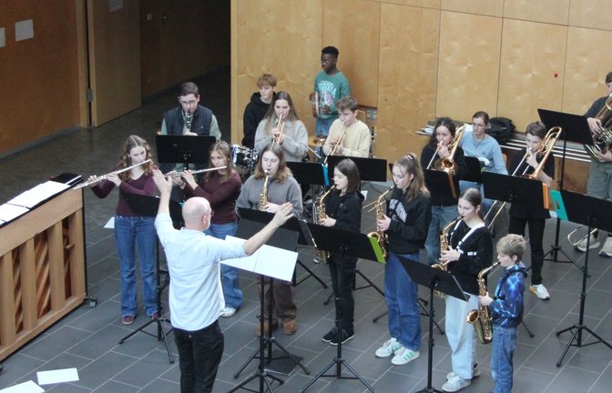 Die Big Band sorgt für einen schwungvollen Auftakt. <span class='image-autor'>Foto: p</span>