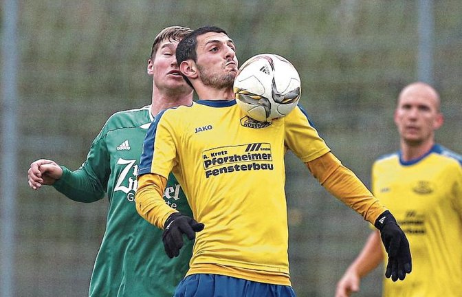 Für Spielertrainer Sinan Yilmaz (Mitte) geht es in der Vorbereitung erst einmal lange um Fitness, ehe die Ballbehandlung dazukommt. Jetzt ist Nussdorf bereit für den TSV Bönnigheim.  Foto: Küppers
