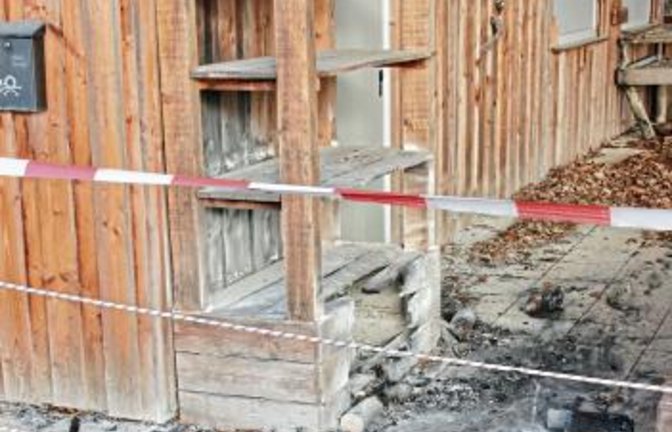 Die Brandstelle am Betriebsgebäude des Kletterwalds ist noch abgesperrt. Foto: Bögel