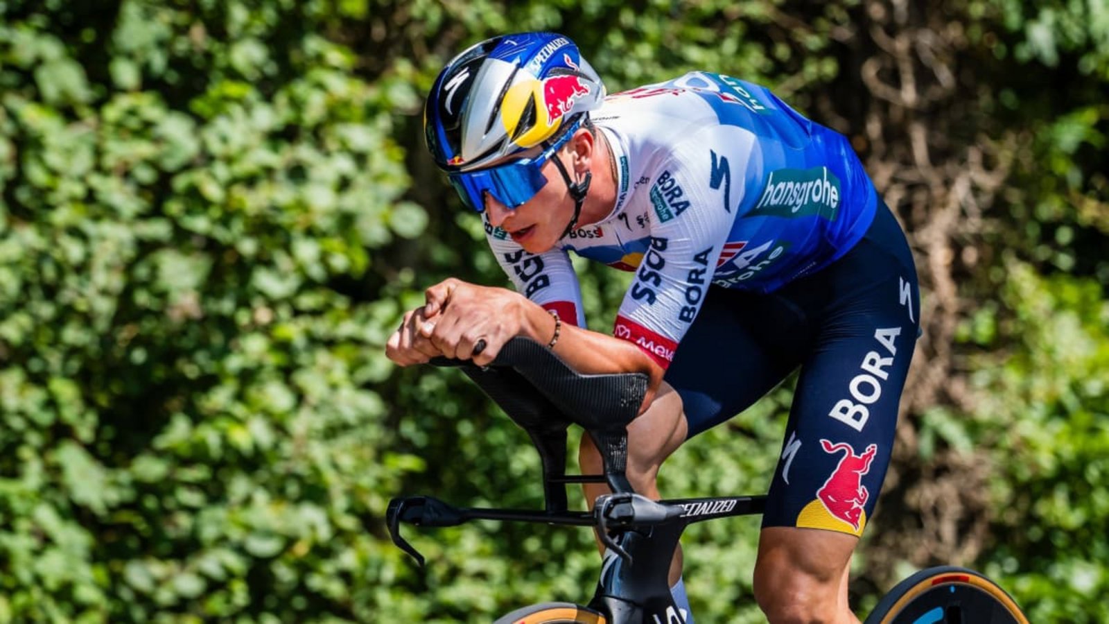 Dramatisches Ende für Florian Lipowitz: Der 25-Jährige aus der Nähe von Ulm stürzt schwer&nbsp;– und muss die Tour abbrechen.<span class='image-autor'>IMAGO/Gvg</span>