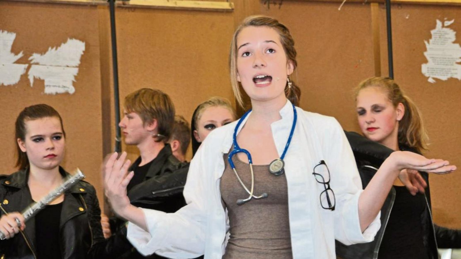 Über Rücksichtnahme und Toleranz gegenüber Menschen mit Migrationshintergrund handelte das Musical am LGS. Foto: p Über Rücksichtnahme und Toleranz gegenüber Menschen mit Migrationshintergrund handelte das Musical am LGS. Foto: p