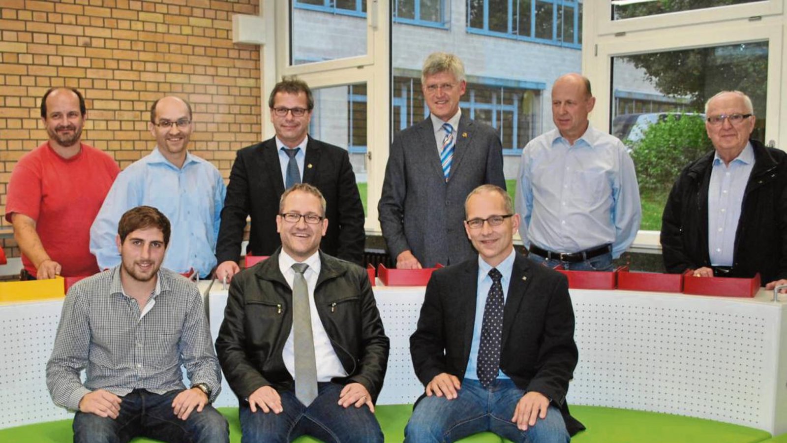 Bei der konstituierenden Sitzung des Zweckverbandes „Gemeinschaftsschule Illingen Maulbronn“ sind auch der Verbandsvorsitzende und sein Vize gewählt worden – mit dabei: Volker Schäuffele, Harald Eiberger, Andreas Felchle, Frieder Esenwein, Manfred Buchner, Winfried Scheuermann (hintere Reihe, von links), David Messerschmidt, Frank Burghardt und Jürgen Link (vorne, von links). Foto: Stahlfeld