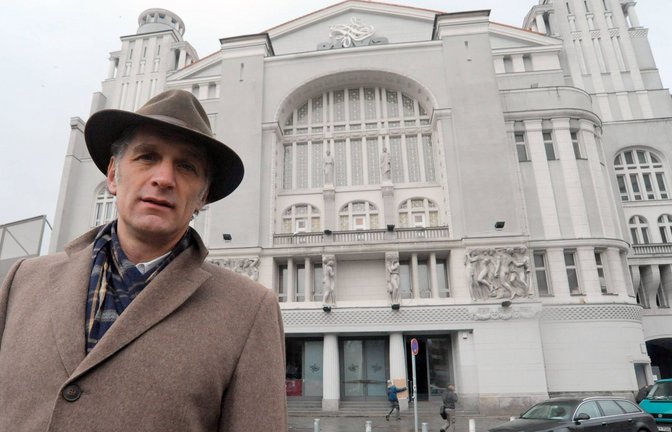 Walter Sittler suchte 2010 in Berlin nach Spuren von Erich Kästner. Aus dem Metropoltheater schrieb Kästner oft Theaterkritiken.<span class='image-autor'>Foto: imago/Thomas Lebie</span>