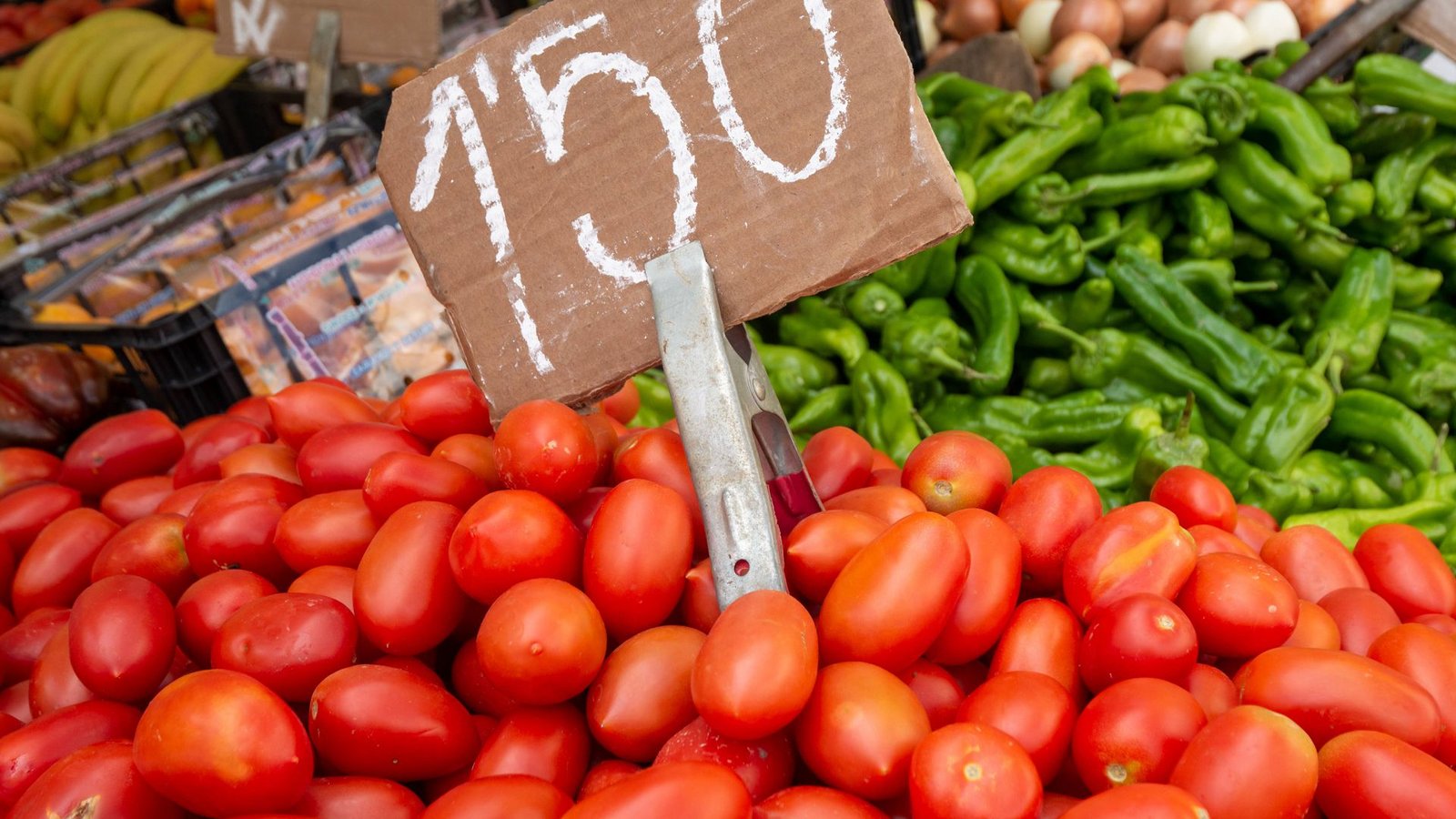 Tomaten sind im Sommer eine gute Wahl beim Essen.Foto: Imago/Chromorange/Andreas Poertner Tomaten sind im Sommer eine gute Wahl beim Essen.Foto: Imago/Chromorange/Andreas Poertner