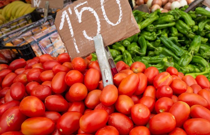 Tomaten sind im Sommer eine gute Wahl beim Essen.<span class='image-autor'>Foto: Imago/Chromorange/Andreas Poertner</span>