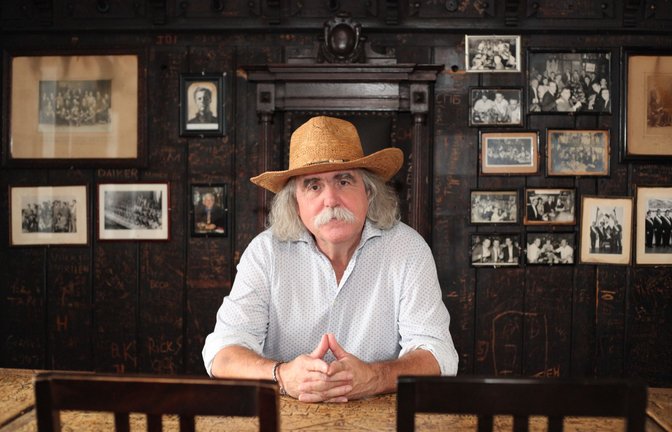 Twain-Darsteller Klaus Mombrei im badischen Traditionsgasthaus „Zum Roten Ochsen“, das Mark Twain ebenfalls kannte.<span class='image-autor'>Foto: Johannes Hoffmann</span>