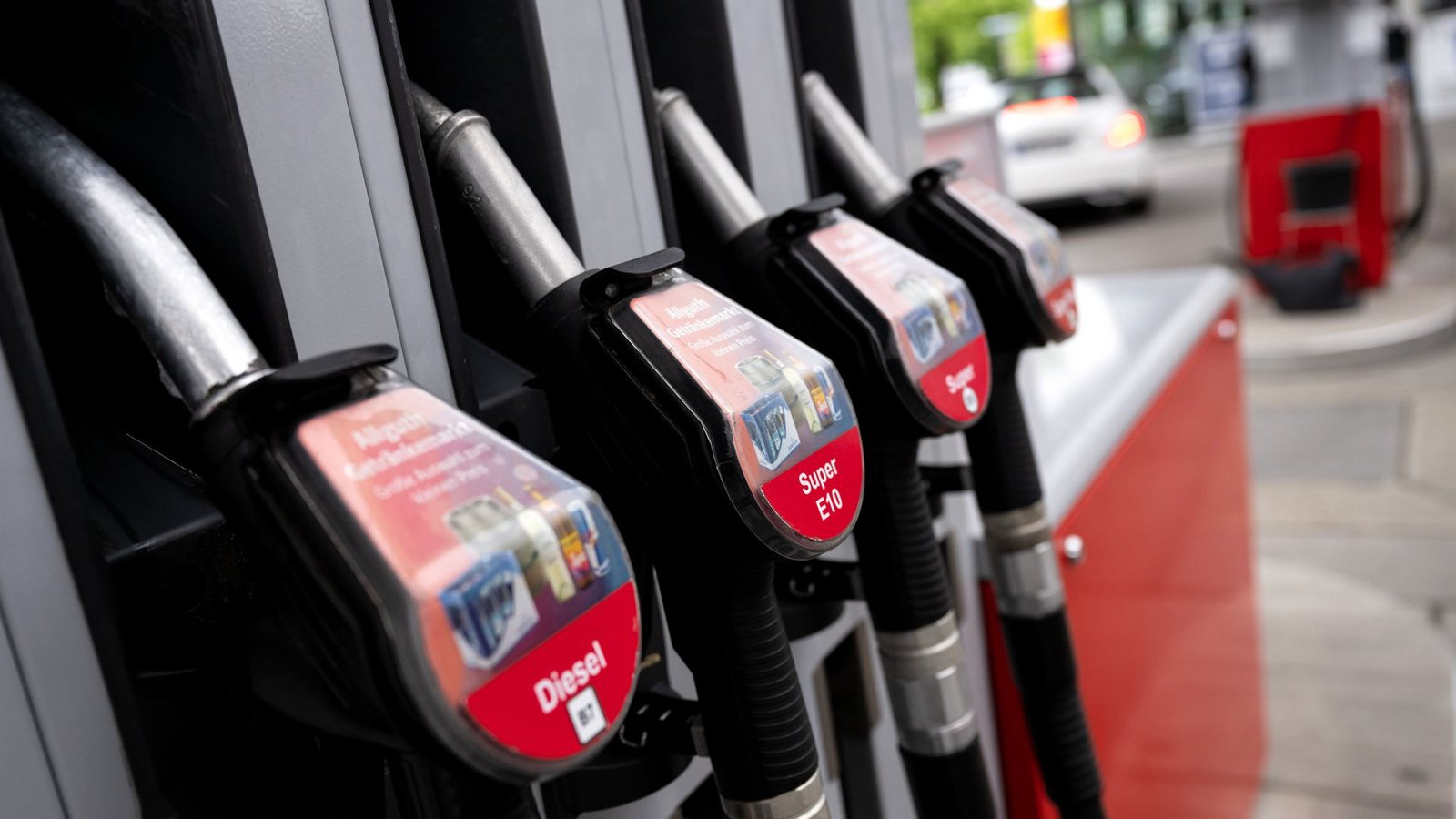 Kommen bald neue Kraftstoffsorten aus E-Fuels?Foto: dpa/Sven Hoppe