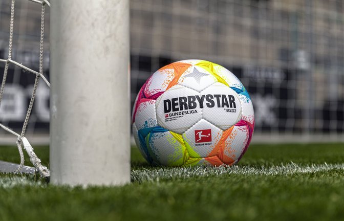 Das ist der neue Spielball der Fußball-Bundesliga.<span class='image-autor'>Foto: dpa</span>