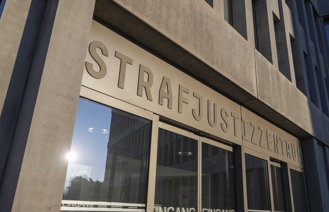 Ein 44-Jähriger ist in der Schweiz wegen eines Femizids zu lebenslanger Haft verurteilt worden. (Symbolbild)<span class='image-autor'>Foto: Urs Flueeler/KEYSTONE/dpa</span>