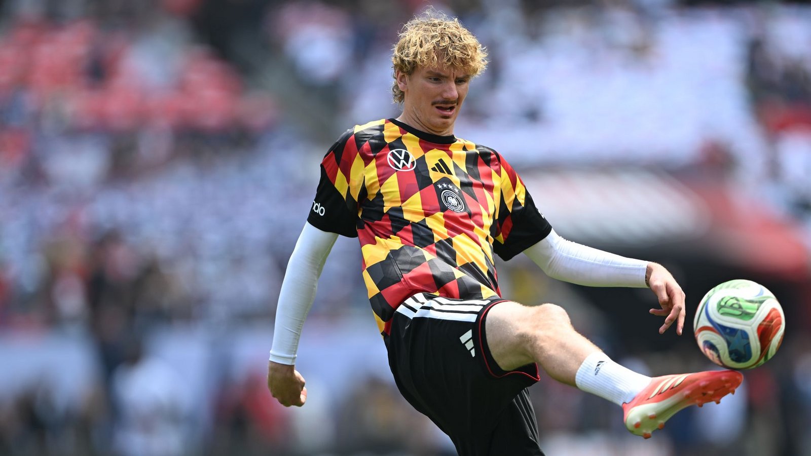 Nick Woltemade durfte sich bislang nur aufwärmen bei den WM-Spielen. Er würde gerne mal Joker-Rolle von Deniz Undav übernehmen. (Archivbild)Foto: Federico Gambarini/dpa Nick Woltemade durfte sich bislang nur aufwärmen bei den WM-Spielen. Er würde gerne mal Joker-Rolle von Deniz Undav übernehmen. (Archivbild)Foto: Federico Gambarini/dpa