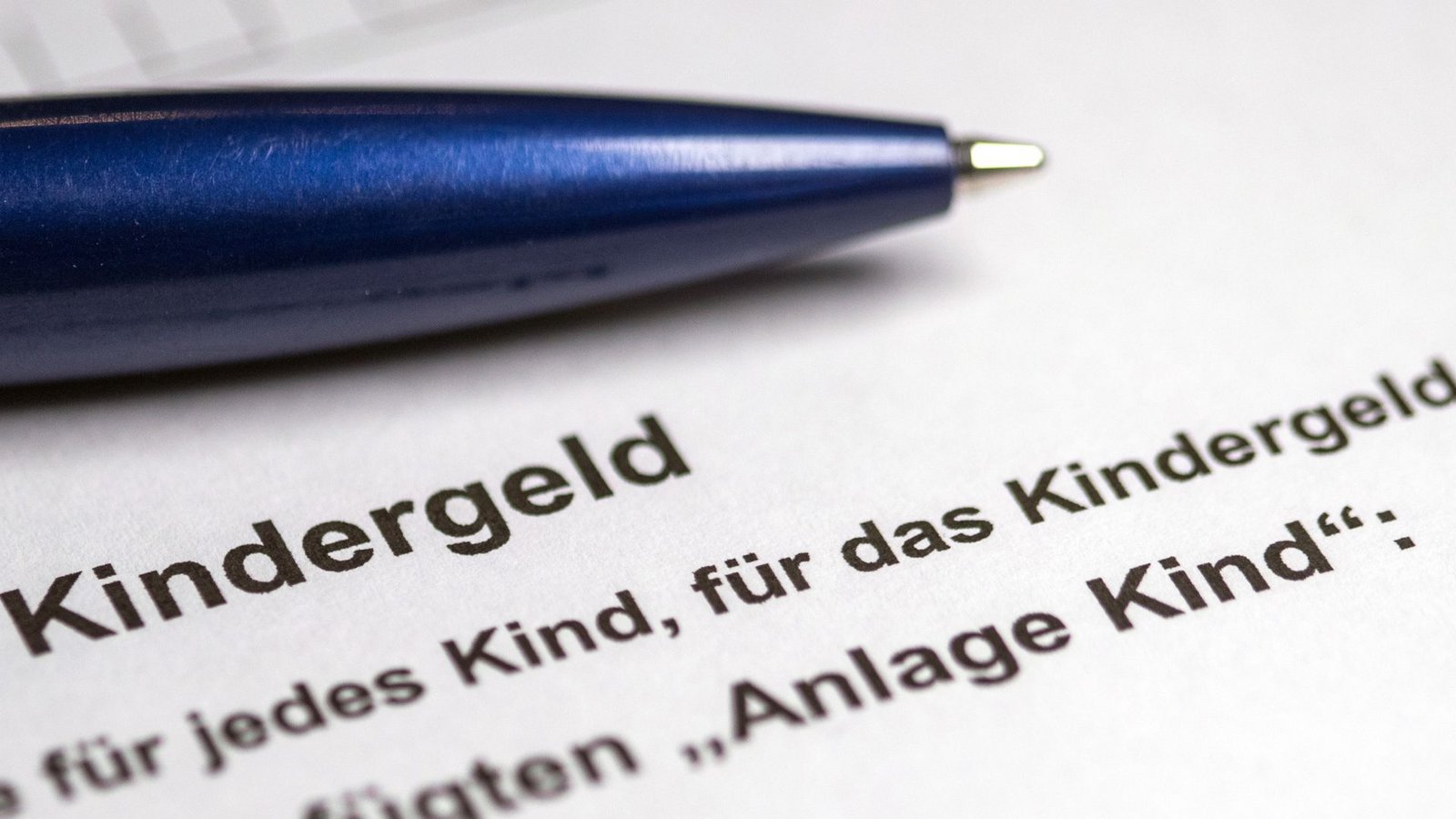 Erziehungsberechtigte erhalten Kindergeld auch dann noch, wenn die Kinder zwischen 18 und 25 Jahre alt sind. Dafür müssen allerdings bestimmte Voraussetzungen erfüllt sein. (Symbolfoto)Foto: dpa/Jens Büttner Erziehungsberechtigte erhalten Kindergeld auch dann noch, wenn die Kinder zwischen 18 und 25 Jahre alt sind. Dafür müssen allerdings bestimmte Voraussetzungen erfüllt sein. (Symbolfoto)Foto: dpa/Jens Büttner