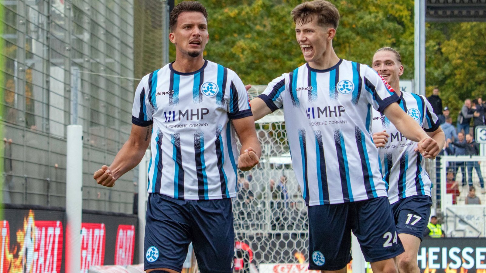 Vincent Schwab (re., neben Milan Petrovic) trifft am 7. März mit den Stuttgarter Kickers auf seinen Ex-Club TSV Steinbach Haiger.Foto: Imago Vincent Schwab (re., neben Milan Petrovic) trifft am 7. März mit den Stuttgarter Kickers auf seinen Ex-Club TSV Steinbach Haiger.Foto: Imago