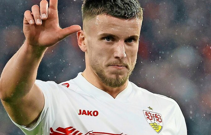 Gruß an Tochter Leana: Ermedin Demirovic formt nach seinen Toren ein L.<span class='image-autor'>Foto: Baumann</span>