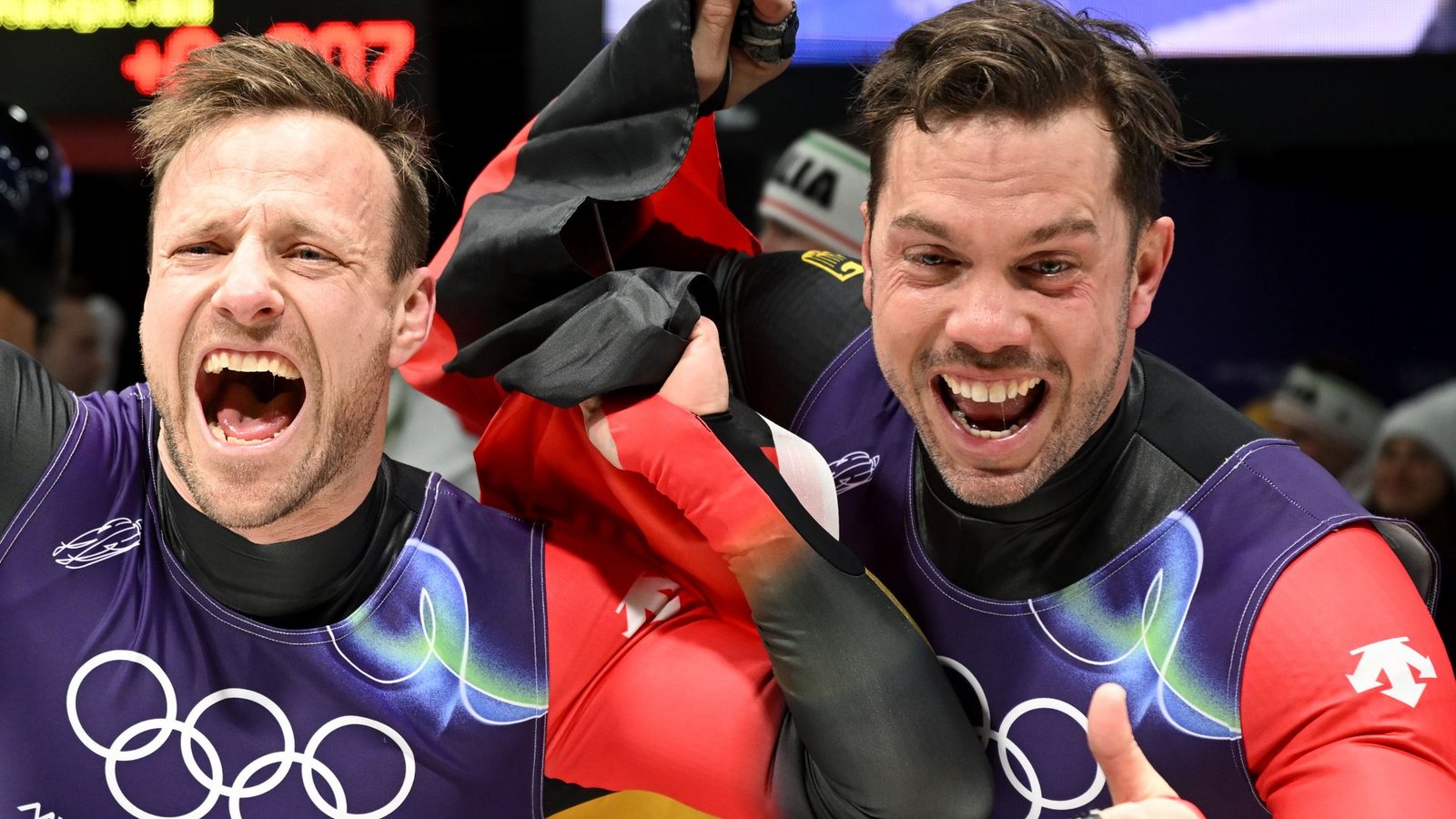 Tobias Arlt (li.) und Tobias Wendl sind nun erfolgreichste deutsche Sportler bei Winterspielen.Foto: Robert Michael/dpa Tobias Arlt (li.) und Tobias Wendl sind nun erfolgreichste deutsche Sportler bei Winterspielen.Foto: Robert Michael/dpa