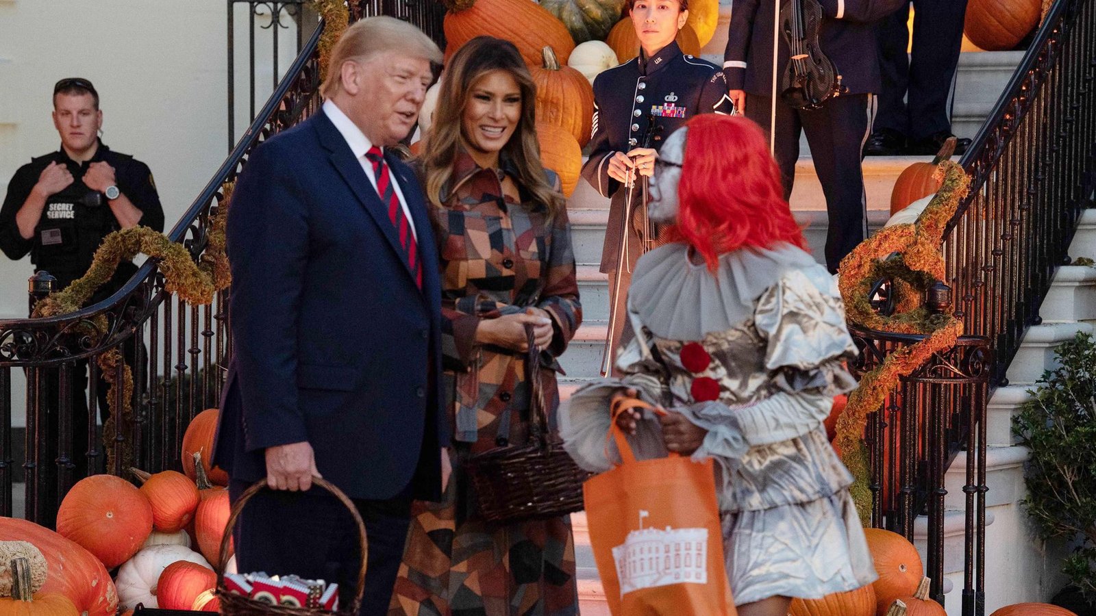 Melania Trump absolviert Pflichttermine, wie zum Beispiel den Halloween-Empfang für Kinder im Weißen Haus.Foto: AFP/Nicholas Kamm Melania Trump absolviert Pflichttermine, wie zum Beispiel den Halloween-Empfang für Kinder im Weißen Haus.Foto: AFP/Nicholas Kamm