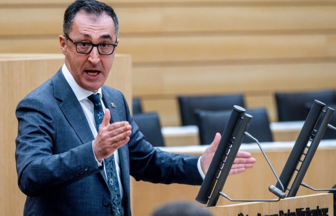 Die AfD wirft Ministerpräsident Cem Özdemir vor, die Neutralitätspflicht zu verletzen. Dieser schaltete in der Landtagsdebatte in den Angriffsmodus. Foto: Christoph Schmidt/dpa<span class='image-autor'>Christoph Schmidt/dpa</span>