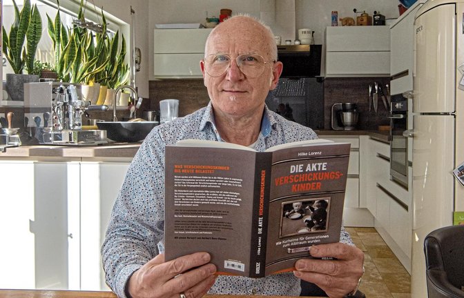 Gerhard Stoll erzählte von seinen Erlebnissen im Kinderkurheim in Bad Rappenau auch für das Buch von Hilke Lorenz. Foto: Kalb