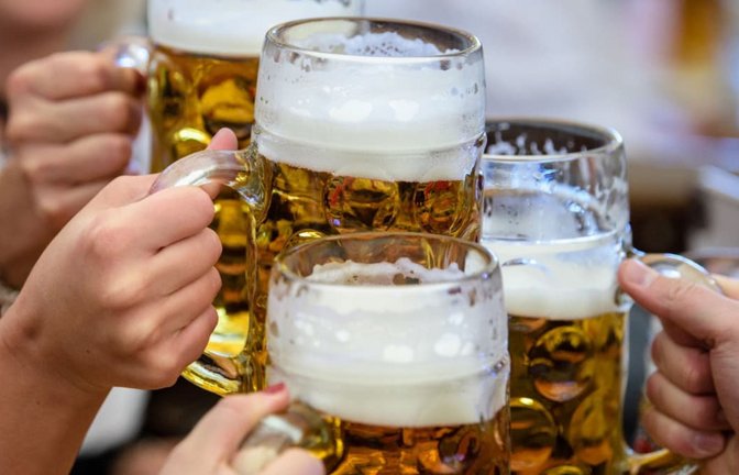 Bier ist nicht nur ein Getränk, sondern ein Jahrhunderte altes Kulturgut - wie Teilnehmer bei einer besonderen Stadtführung in Leonberg erfahren werden.<span class='image-autor'>Matthias Balk/dpa</span>