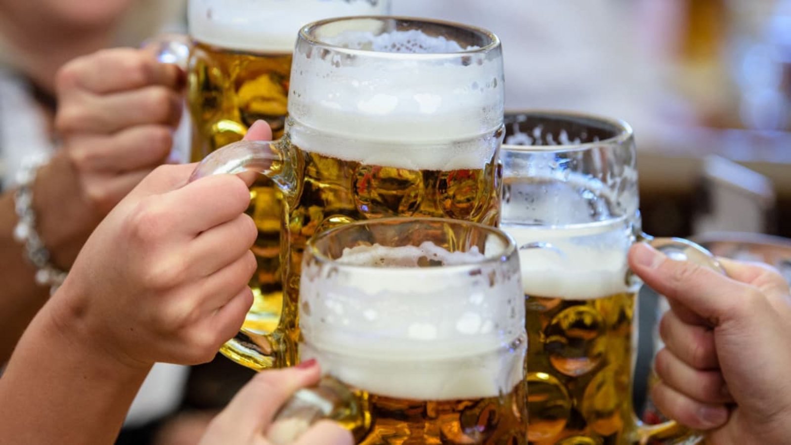 Bier ist nicht nur ein Getränk, sondern ein Jahrhunderte altes Kulturgut - wie Teilnehmer bei einer besonderen Stadtführung in Leonberg erfahren werden.Matthias Balk/dpa Bier ist nicht nur ein Getränk, sondern ein Jahrhunderte altes Kulturgut - wie Teilnehmer bei einer besonderen Stadtführung in Leonberg erfahren werden.Matthias Balk/dpa