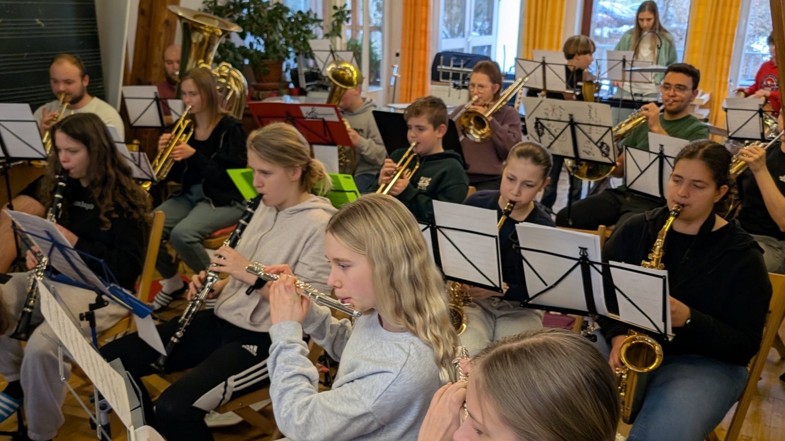 Die Horrheimer Musikerinnen und Musiker proben für ihr „Konzert in der Kirche“. Foto: p Die Horrheimer Musikerinnen und Musiker proben für ihr „Konzert in der Kirche“. Foto: p