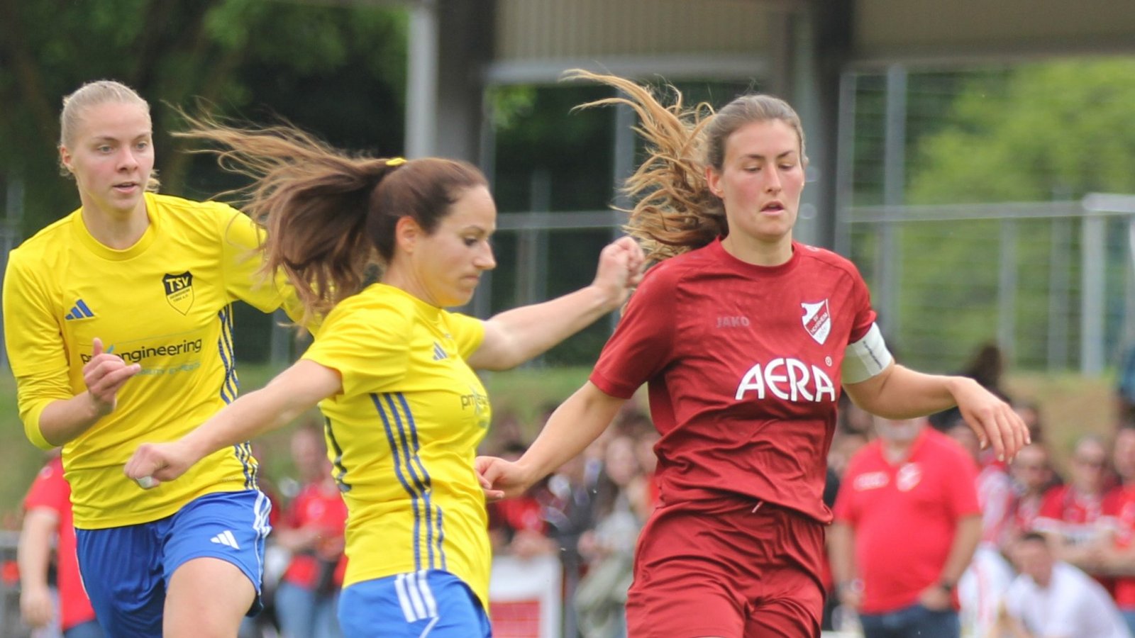 Die Horrheimer Kapitänin Kerstin Englert (rechts) absolviert mit ihrem Team am Sonntag das erste Vorbereitungsspiel. Foto: Dittrich Die Horrheimer Kapitänin Kerstin Englert (rechts) absolviert mit ihrem Team am Sonntag das erste Vorbereitungsspiel. Foto: Dittrich