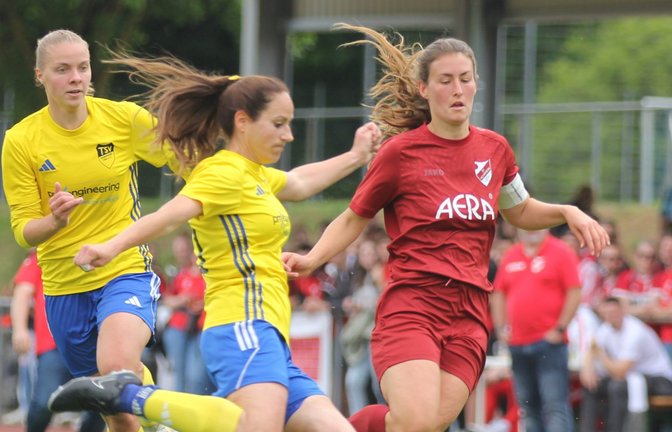 Die Horrheimer Kapitänin Kerstin Englert (rechts) absolviert mit ihrem Team am Sonntag das erste Vorbereitungsspiel. <span class='image-autor'>Foto: Dittrich</span>