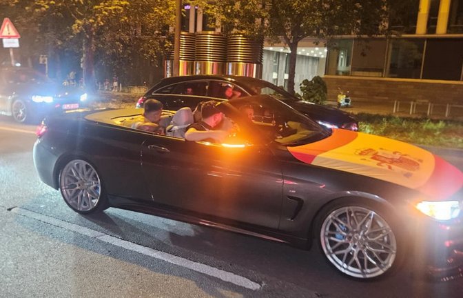 Autokorso auf der Theo: Spanier feiern den WM-Sieg in Stuttgart.<span class='image-autor'>Andreas Rosar</span>