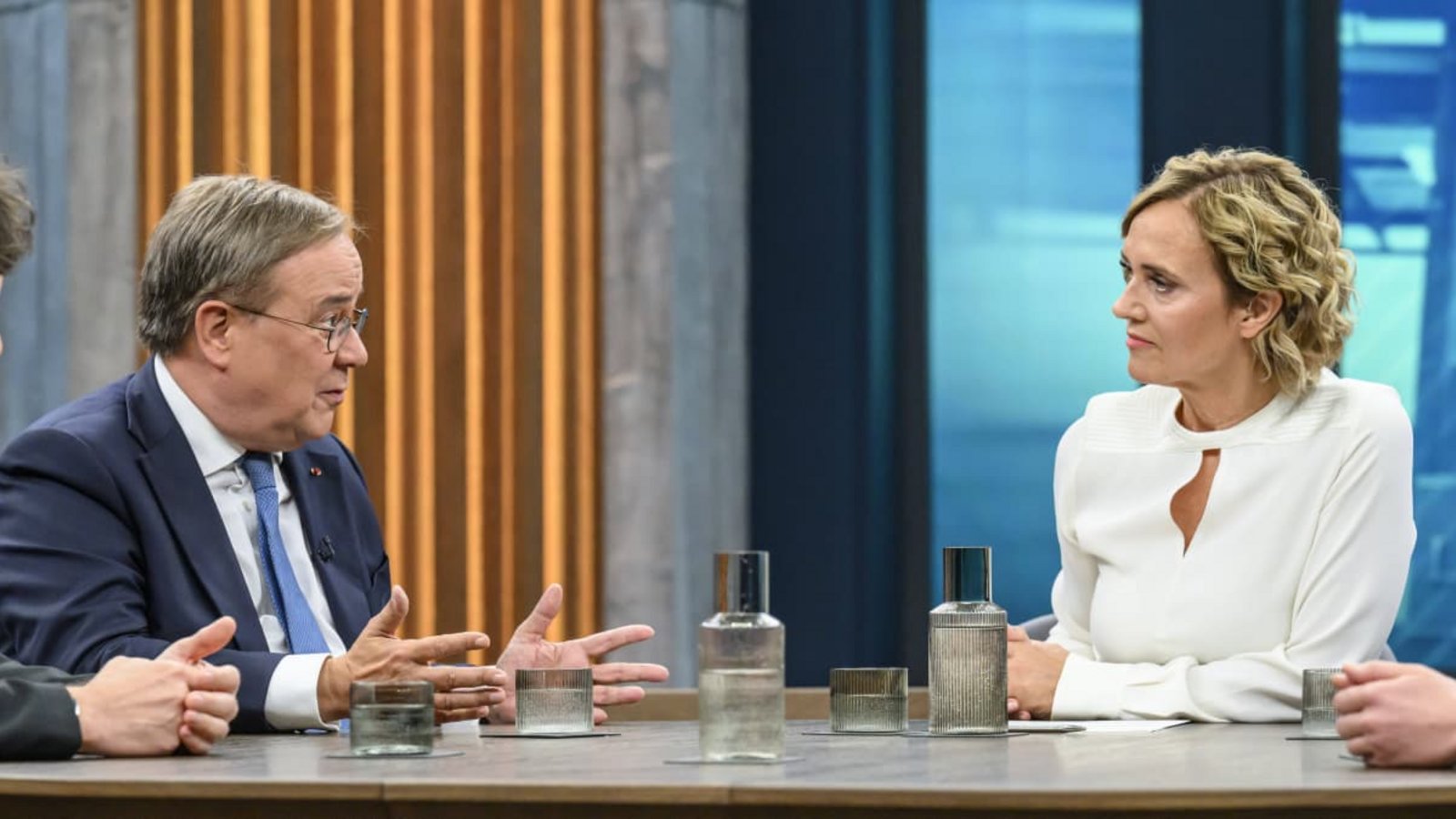 Armin Laschet, CDU-Bundestagsabgeordneter und ehemaliger CDU-Vorsitzender, war am Sonntagabend bei Caren Miosga zu Gast.IMAGO/HMB-Media Armin Laschet, CDU-Bundestagsabgeordneter und ehemaliger CDU-Vorsitzender, war am Sonntagabend bei Caren Miosga zu Gast.IMAGO/HMB-Media