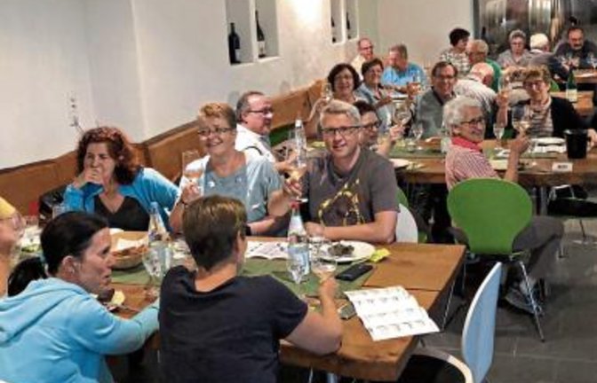 Zahlreiche Tropfen gab es für die Sersheimer Gesundheitssportler im Weingut Keller in Hohenhaslach zu probieren.  Foto: p
