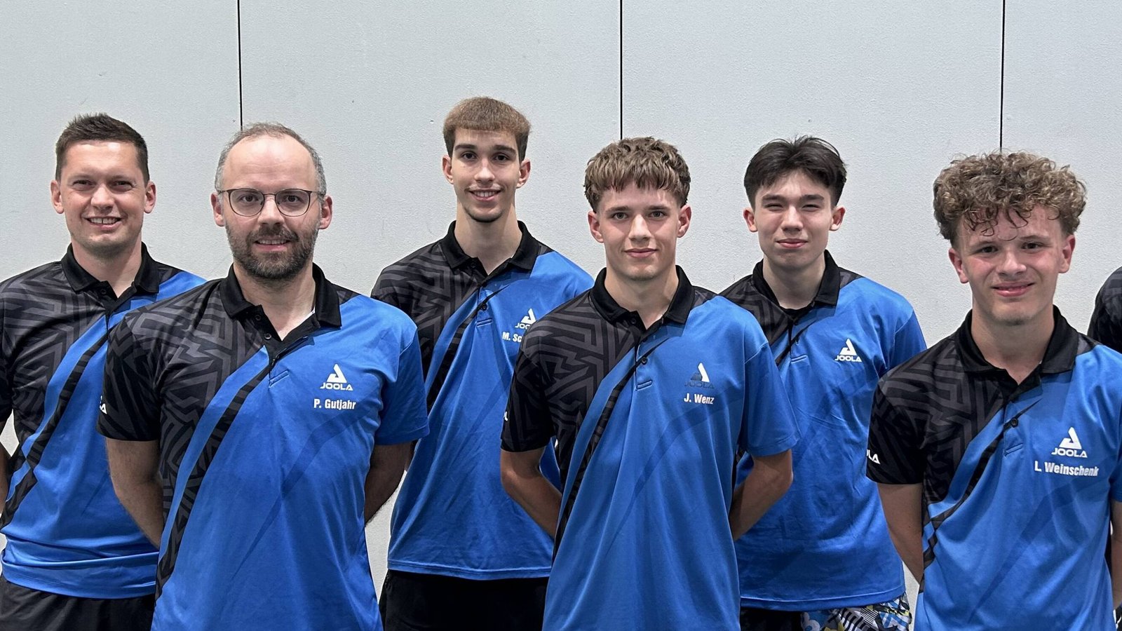 Michael Zucker (hinten von links), Manuel Schneider, Stellan Krilla, Josef Oleksik, Philipp Gutjahr (vorne von links), Jannik Wenz und Louis Weinschenk wollen mit dem TSV Kleinglattbach den Klassenerhalt in der Bezirksoberliga schaffen. Foto: privat