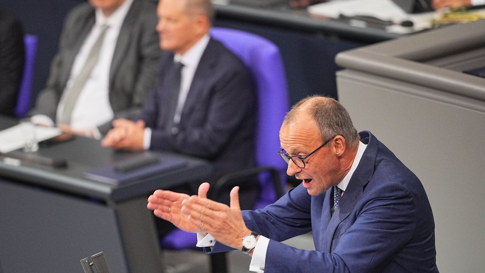 Wer wird nach der Wahl das Land wohin führen? Kanzler Olaf Scholz und sein Herausforderer Friedrich Merz im Bundestag.Foto: dpa/Michael Kappeler Wer wird nach der Wahl das Land wohin führen? Kanzler Olaf Scholz und sein Herausforderer Friedrich Merz im Bundestag.Foto: dpa/Michael Kappeler