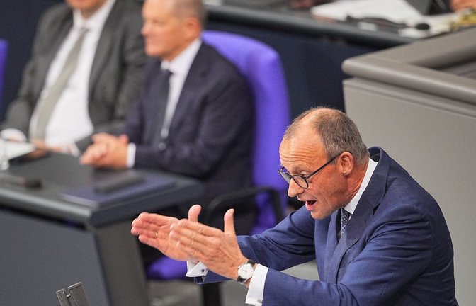 Wer wird nach der Wahl das Land wohin führen? Kanzler Olaf Scholz und sein Herausforderer Friedrich Merz im Bundestag.<span class='image-autor'>Foto: dpa/Michael Kappeler</span>