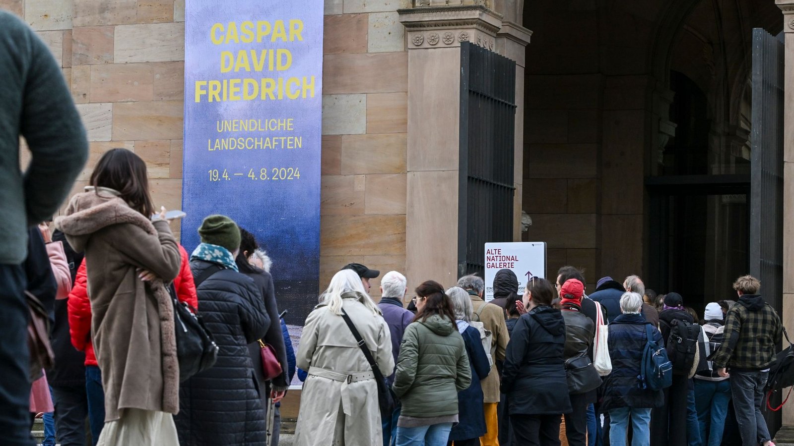 Im Vorverkauf wurden für die Caspar-David-Friedrich-Ausstellung bisher etwa 75.000 Einzeltickets verkauft.Foto: Jens Kalaene/dpa