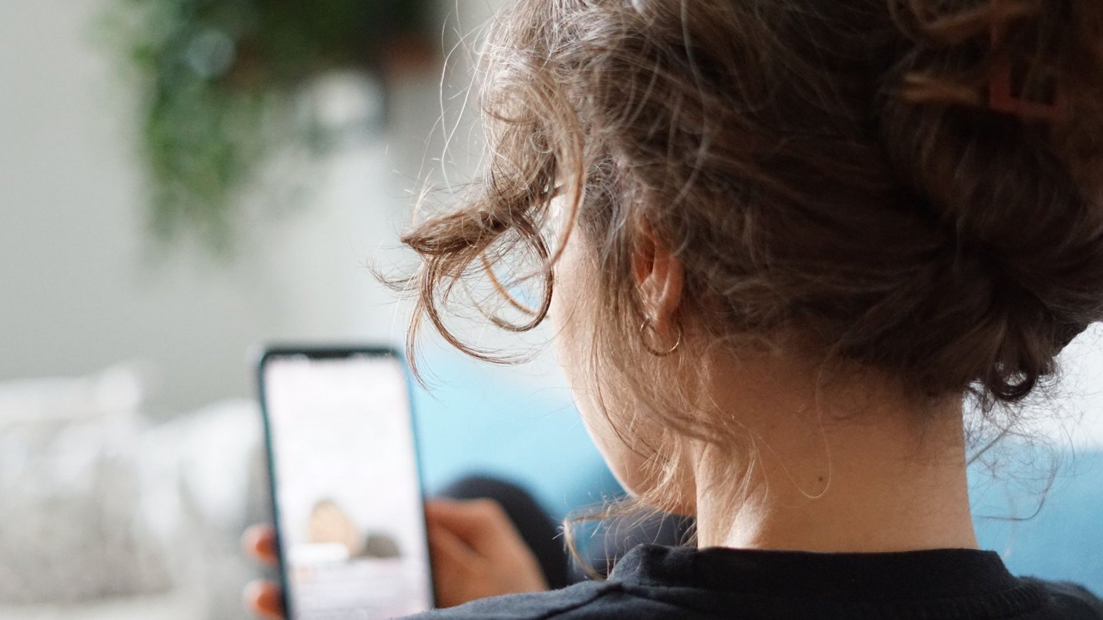Gerade Kinder und Jugendliche werden laut Studien direkt von Werbung im Internet beeinflusst.Foto: dpa/Weronika Peneshko