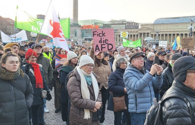 Menschenmeer auf dem Stuttgarter Schlossplatz<span class='image-autor'>Foto: Andreas Rosar/Fotoagentur Stuttgart</span>