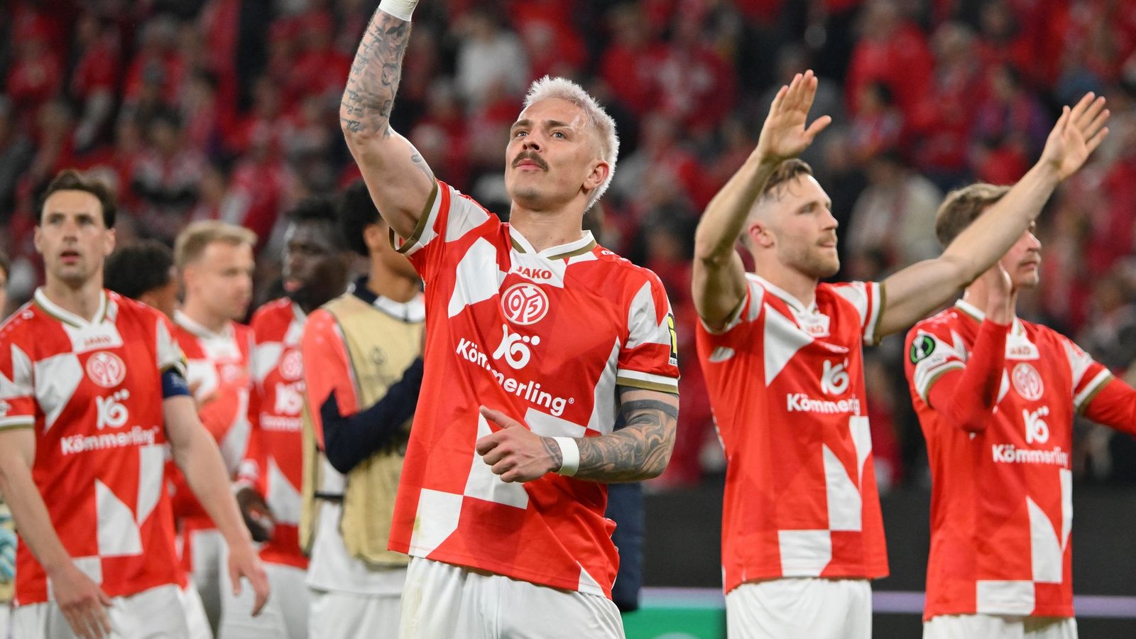 Der Mainzer Phillip Tietz jubelt über den Sieg im Viertelfinal-Hinspiel.Foto: Torsten Silz/dpa