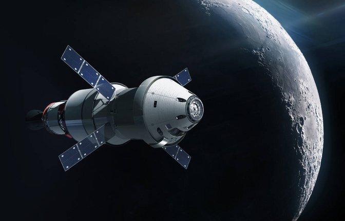 Erfahren Sie, wie lange etwa ein Flug zum Mond dauert und welche Flugdauer vergangene Mondmissionen bisher hatten.<span class='image-autor'>Foto: Dima Zel / Shutterstock.com</span>