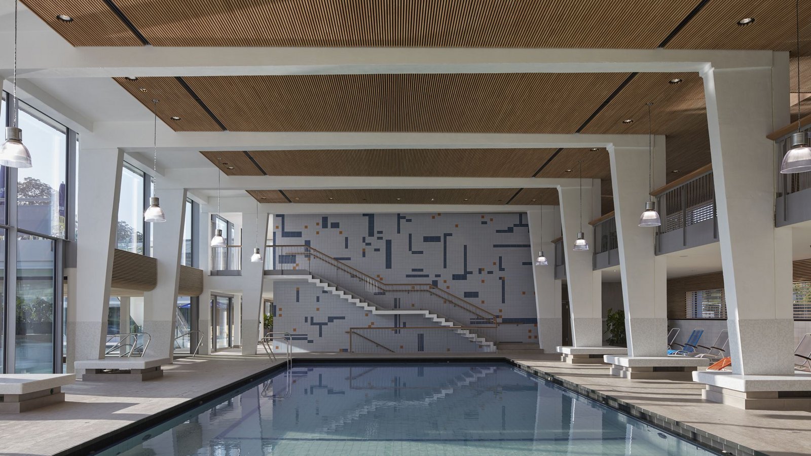 Das von 4a Architekten sanierte Bad Berg in Stuttgart wird diesen Sommer nicht für Badegäste geöffnet haben, wegen eines Wasserrohrbruchs ist die Technik kaputt gegangen. Im Folgenden weitere von Stuttgarter Architekten neu entworfene oder umgebaute Bäder – und ein Thermalbadklassiker.Foto: 4a Architekten/Uwe Ditz Das von 4a Architekten sanierte Bad Berg in Stuttgart wird diesen Sommer nicht für Badegäste geöffnet haben, wegen eines Wasserrohrbruchs ist die Technik kaputt gegangen. Im Folgenden weitere von Stuttgarter Architekten neu entworfene oder umgebaute Bäder – und ein Thermalbadklassiker.Foto: 4a Architekten/Uwe Ditz
