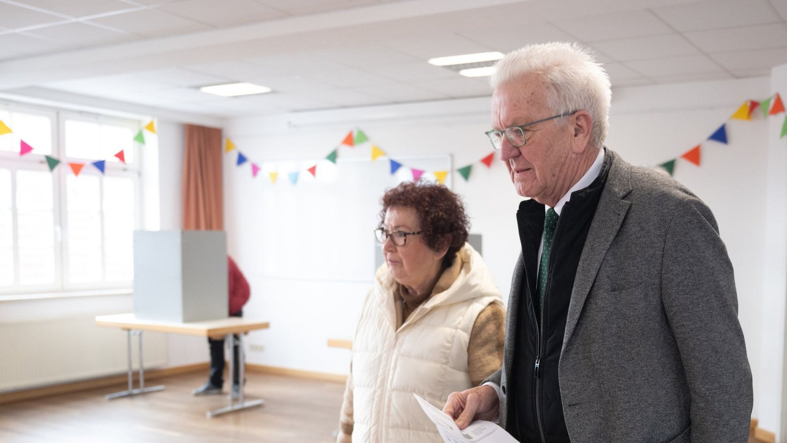 Gerlinde und Winfried Kretschmann im Wahllokal in Laiz.Foto: dpa/Marijan Murat Gerlinde und Winfried Kretschmann im Wahllokal in Laiz.Foto: dpa/Marijan Murat