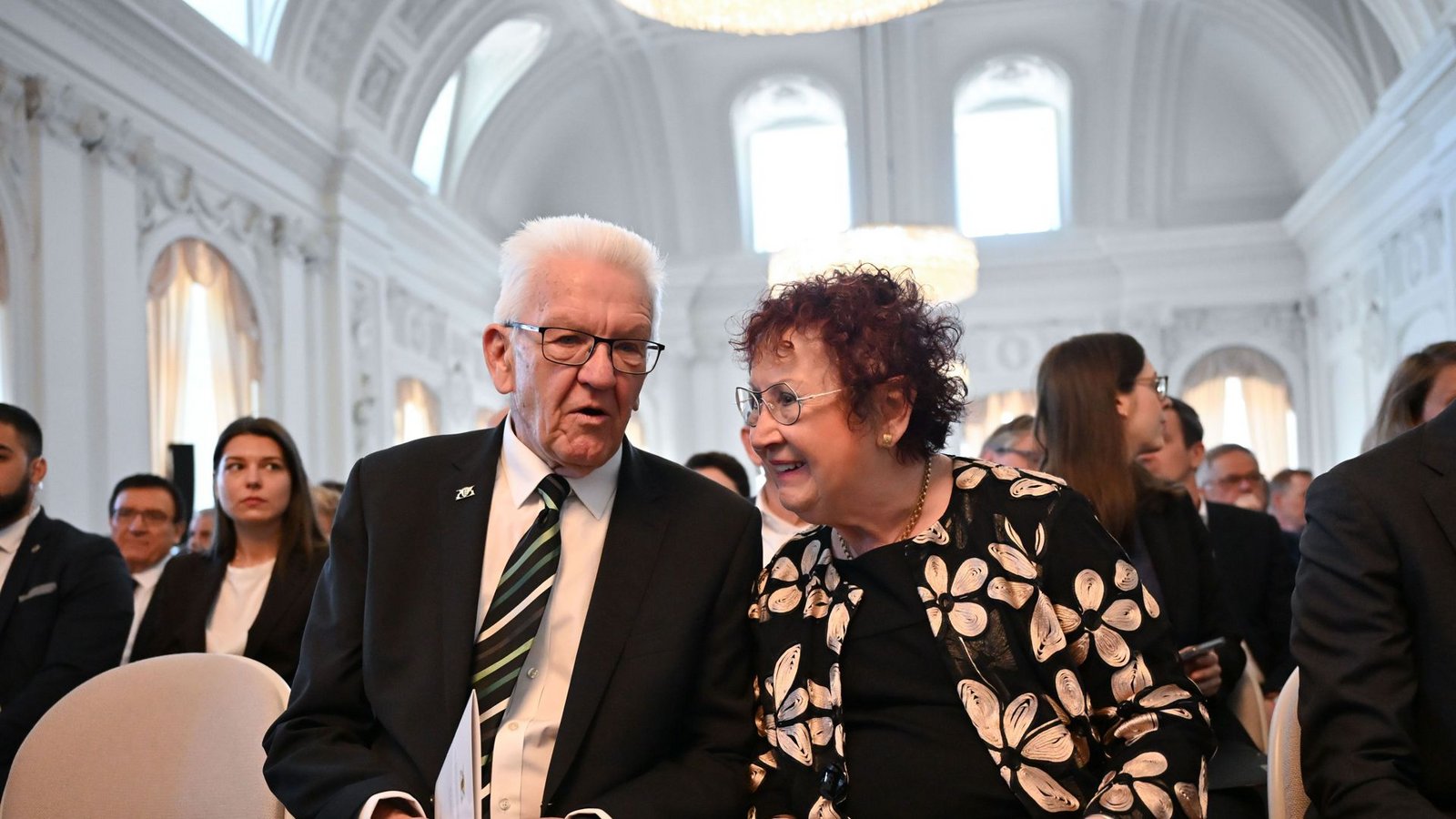 Kretschmann mit Ehefrau Gerlinde in der ersten Reihe.Foto: Katharina Kausche/dpa Kretschmann mit Ehefrau Gerlinde in der ersten Reihe.Foto: Katharina Kausche/dpa