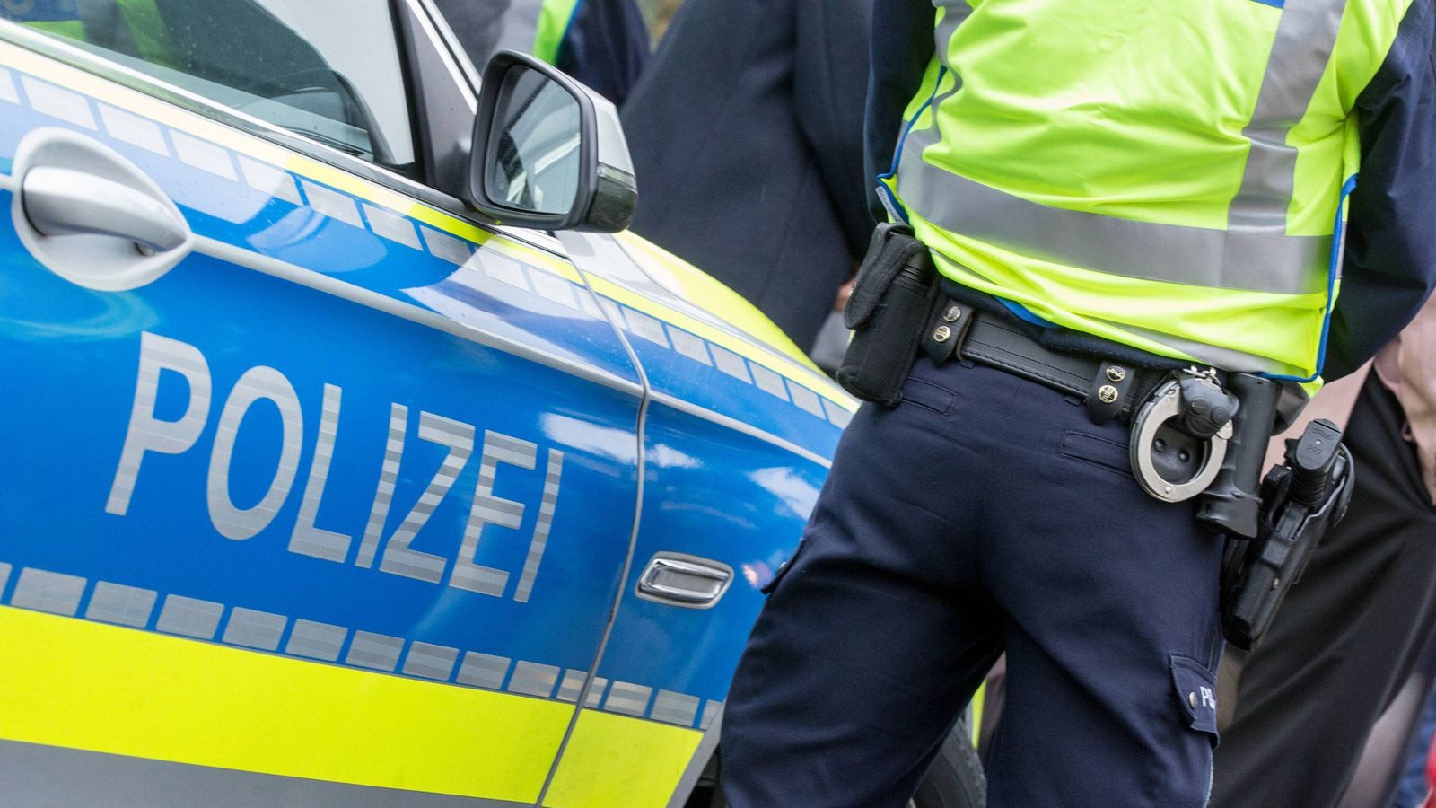 Ein 52-Jähriger flüchtet quer über drei Autobahnen – mit Folgen für Polizei und unbeteiligte Autofahrer (Symbolfoto).Foto: imago/Deutzmann/Deutzmann