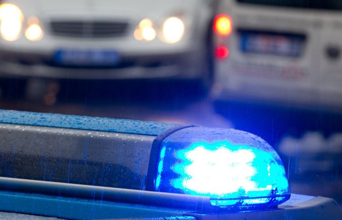 Die Polizei sucht Autofahrer, die von einem Hochzeitskorso auf der A 81 gefährdet oder behindert wurden. (Symbolbild)<span class='image-autor'>Foto: dpa/Friso Gentsch</span>