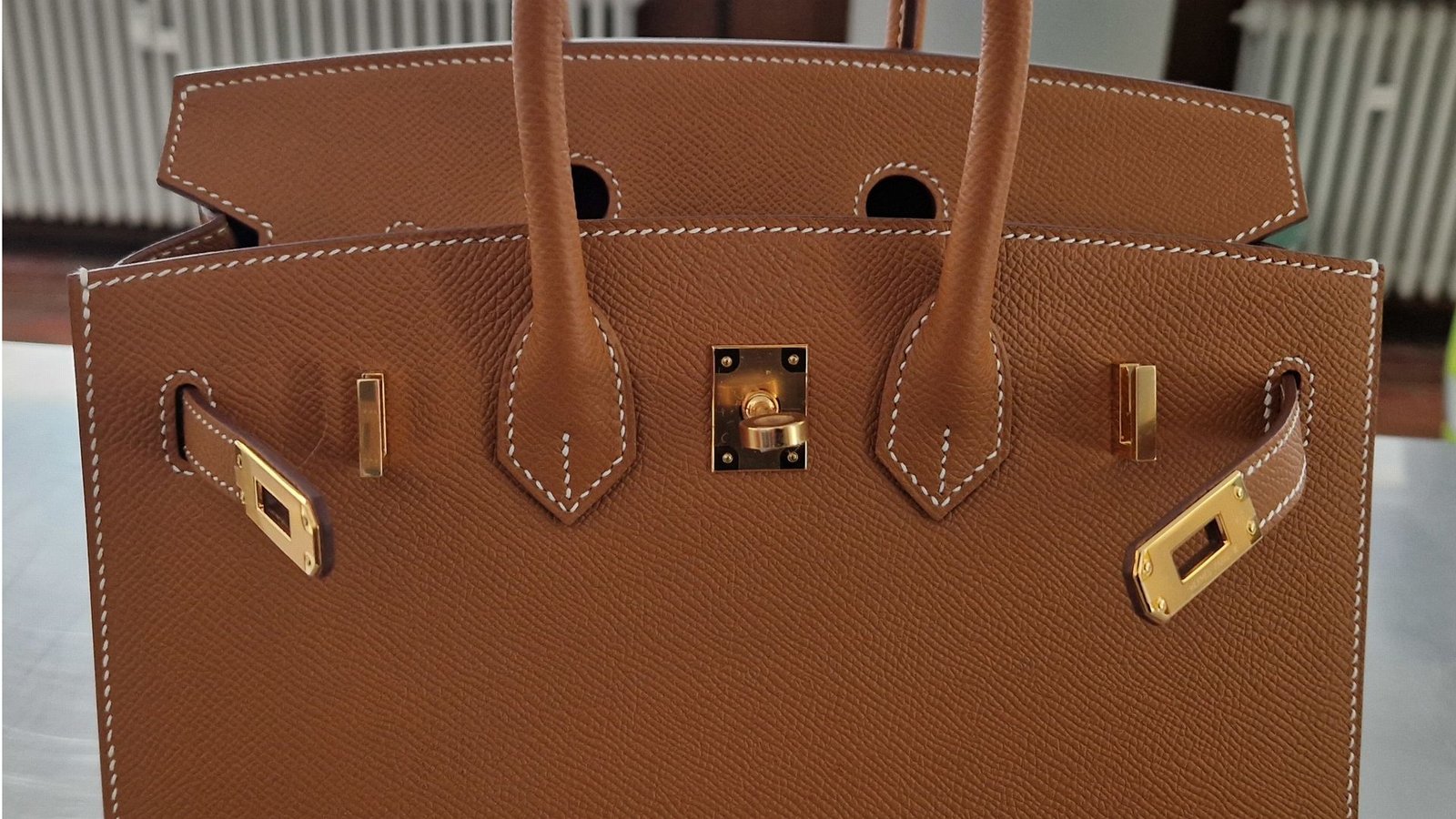 Die Luxushandtasche kostete 8650 Euro statt, wie vom Reisenden behauptet, 80 Euro.Foto: Hauptzollamt Singen Die Luxushandtasche kostete 8650 Euro statt, wie vom Reisenden behauptet, 80 Euro.Foto: Hauptzollamt Singen