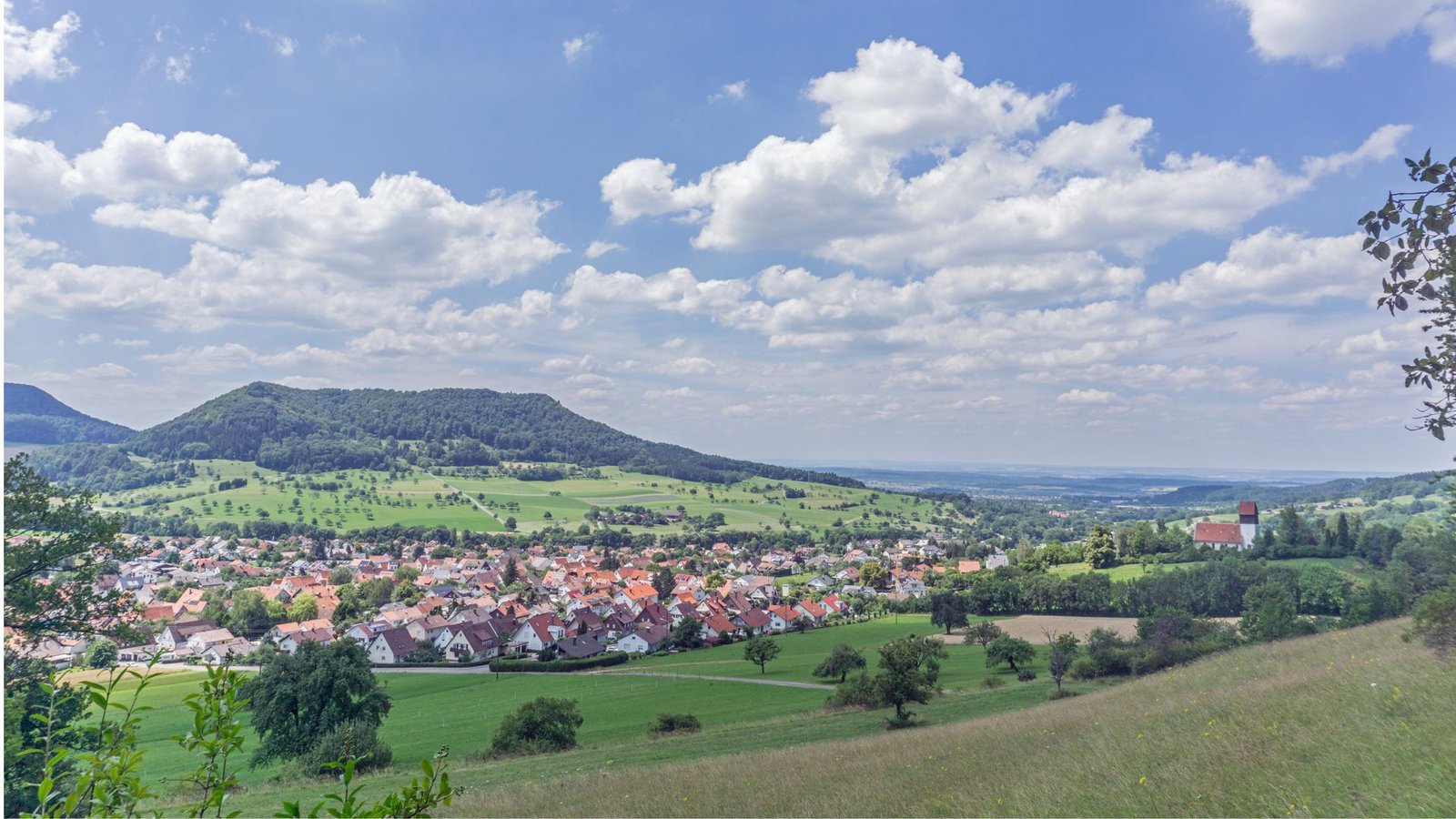 Blick auf Talheim bei Tübingen und auf den FarrenbergFoto: Faltin Blick auf Talheim bei Tübingen und auf den FarrenbergFoto: Faltin