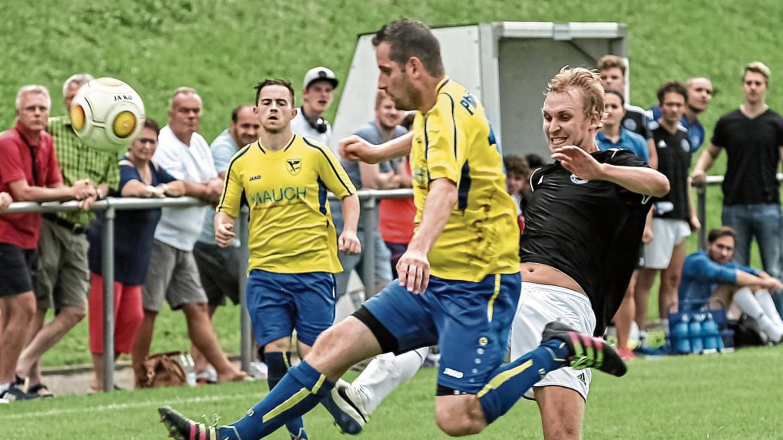 Matthias Stocker (rechts) steht Trainer Tobias Häfner wieder zur Verfügung und könnte eine Alternative für die Sturmspitze sein. Foto: Simecek Matthias Stocker (rechts) steht Trainer Tobias Häfner wieder zur Verfügung und könnte eine Alternative für die Sturmspitze sein. Foto: Simecek