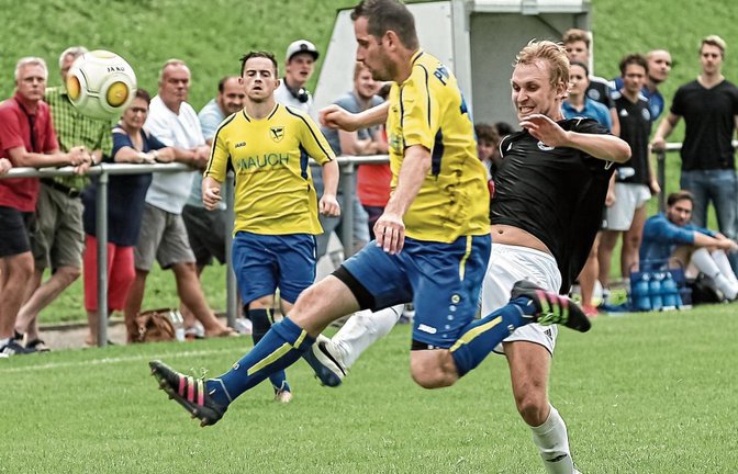 Matthias Stocker (rechts) steht Trainer Tobias Häfner wieder zur Verfügung und könnte eine Alternative für die Sturmspitze sein. Foto: Simecek